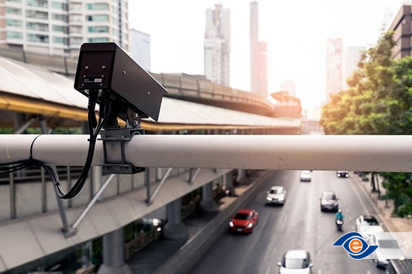 در صورت عدم حضور افسر، ممکن است دوربین راهنمایی و رانندگی تخلف شما را ثبت کند.